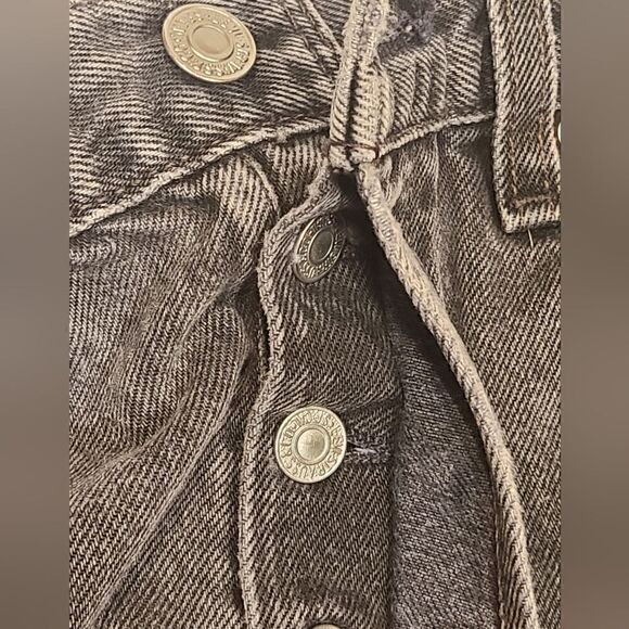 Vintage Levi's Gray Cutoff Button Fly Frayed Denim Shorts Made in the USA | 32 - Picture 10 of 11